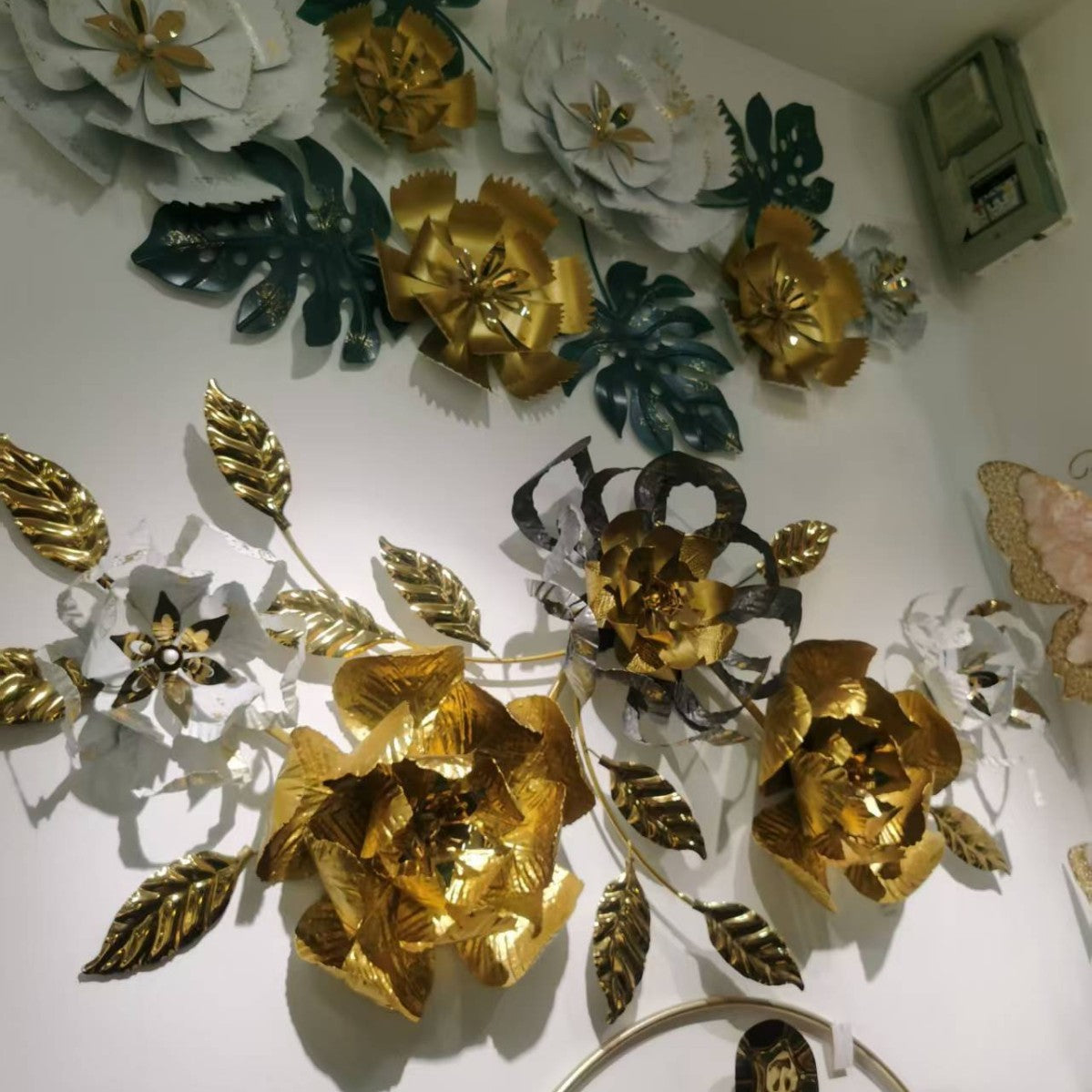 Blumen-Wanduhr mit Blattdesign Brehn