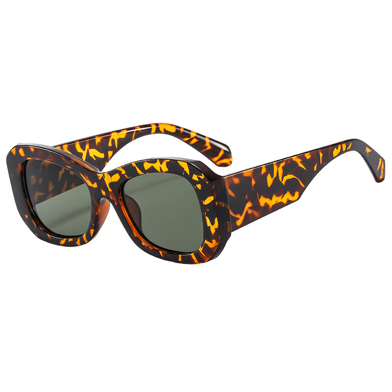 Damen Futuristische Sonnenbrille mit markantem Rahmen Brehn
