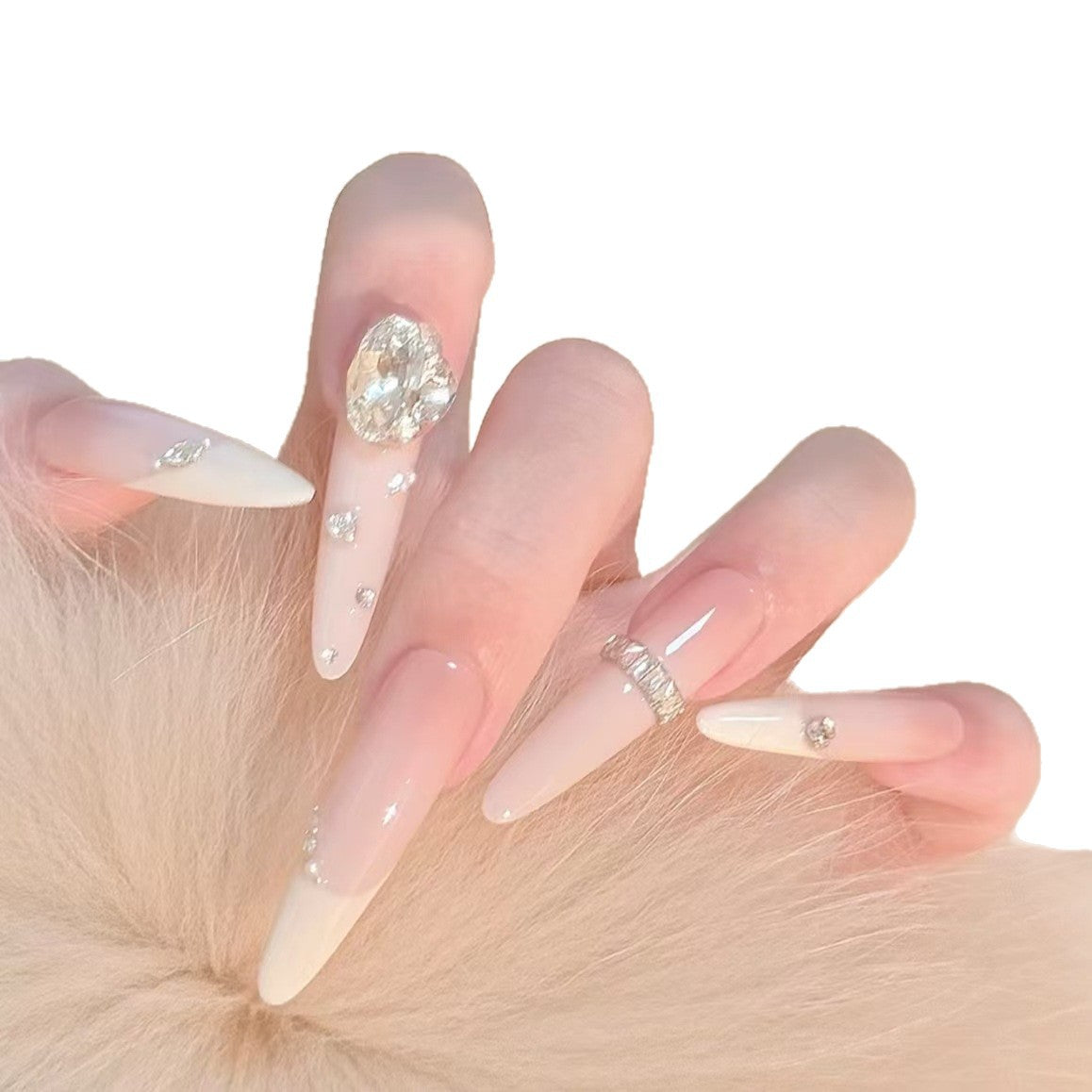Glamouröse Stiletto-Nagelverlängerungen mit Kristallakzenten