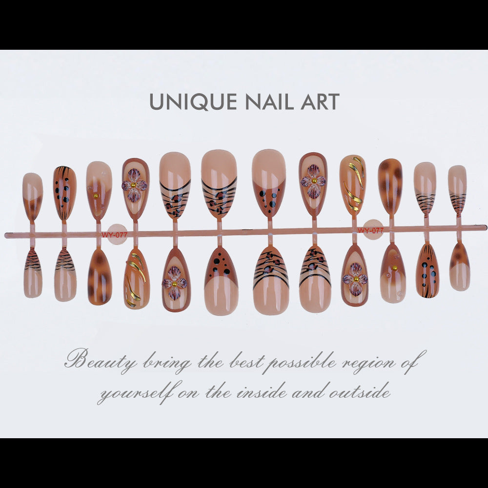 Künstlerisches Press-On-Nagelkunst-Set mit floralem und abstraktem Design Brehn