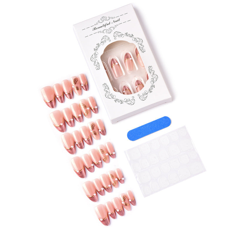 Glamouröse Press-On Nagelset mit dekorativen Akzenten Brehn