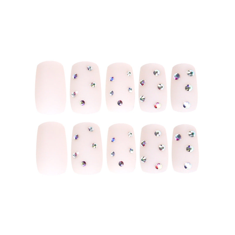 Kunstvolle Nagelkunst mit eleganten Strassverzierungen Brehn