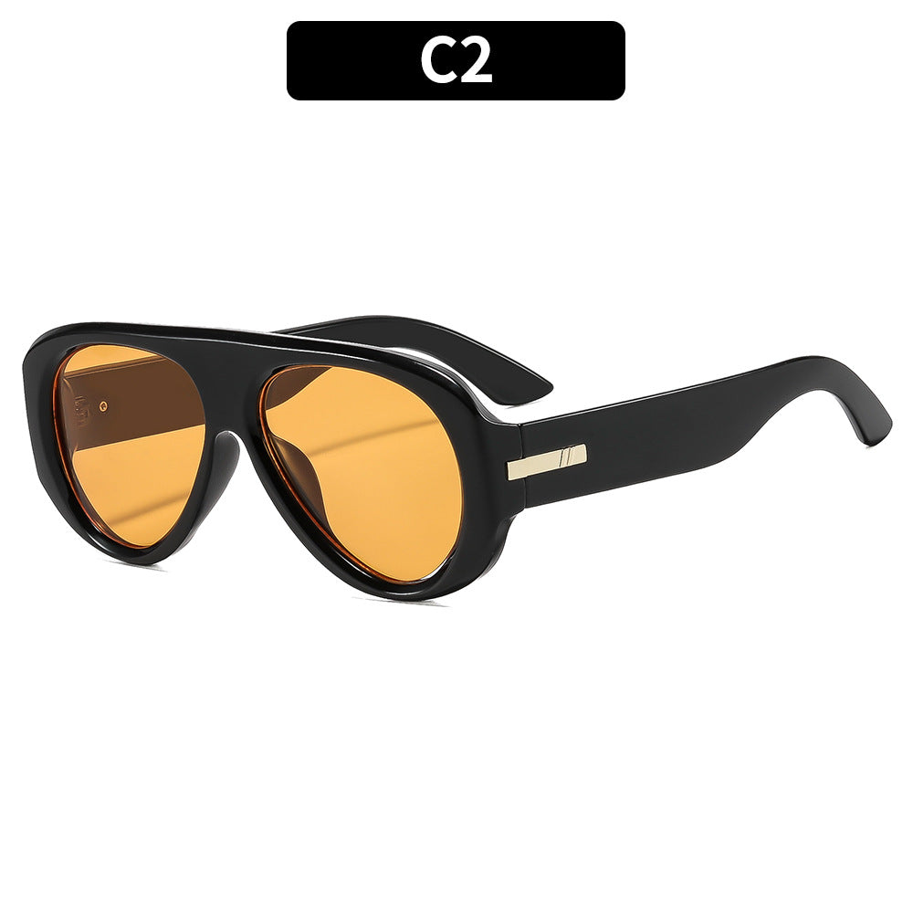 Übergroße retro-inspirierte Shield-Sonnenbrille