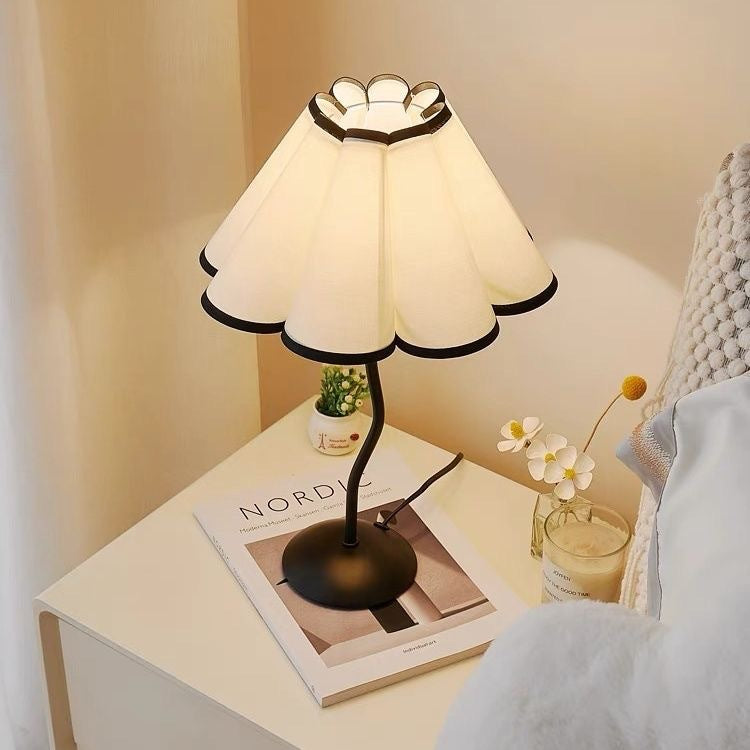 Zeitgenössische Nachttischlampe