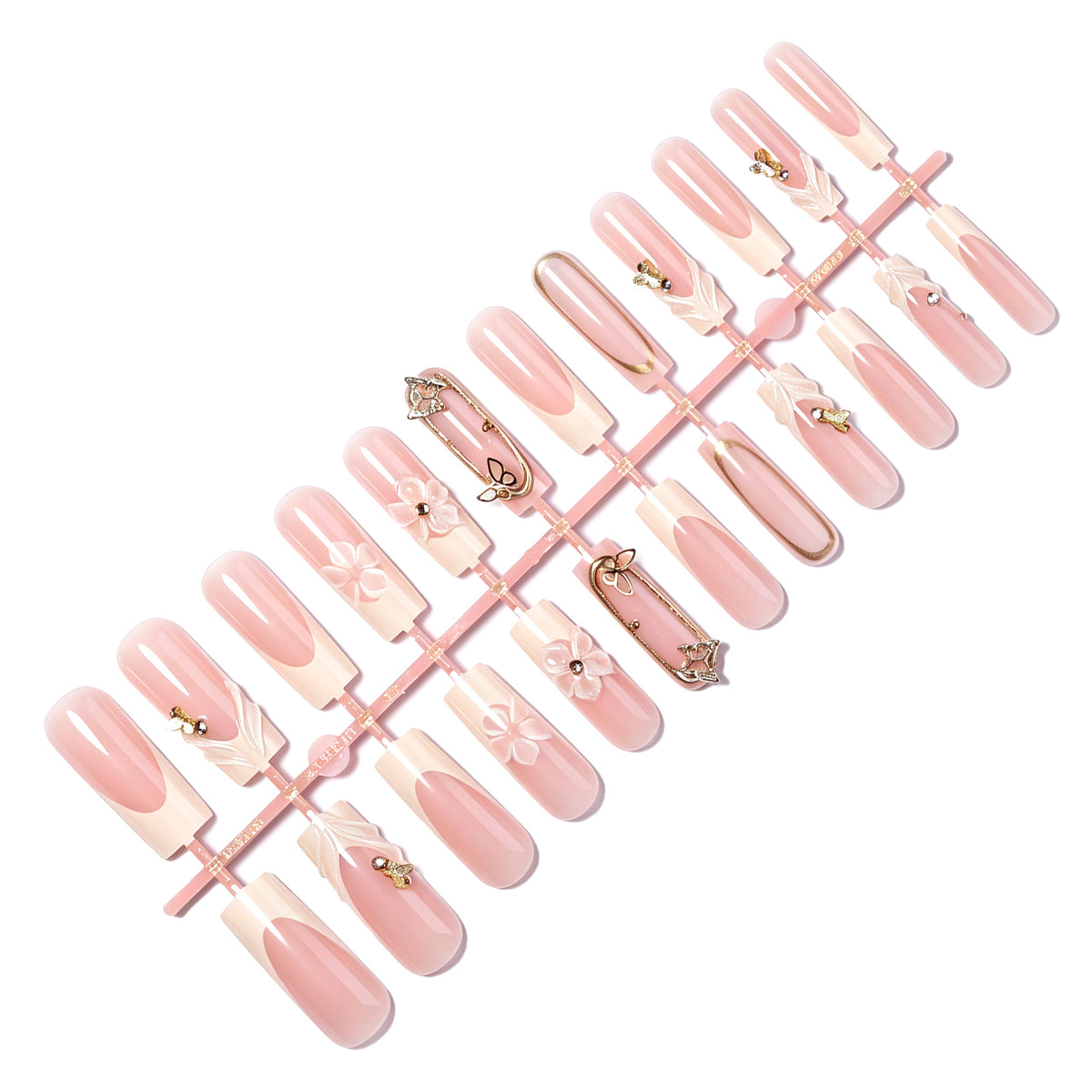 Kunstnagelset mit floralen Gravuren und eleganten Verzierungen Brehn