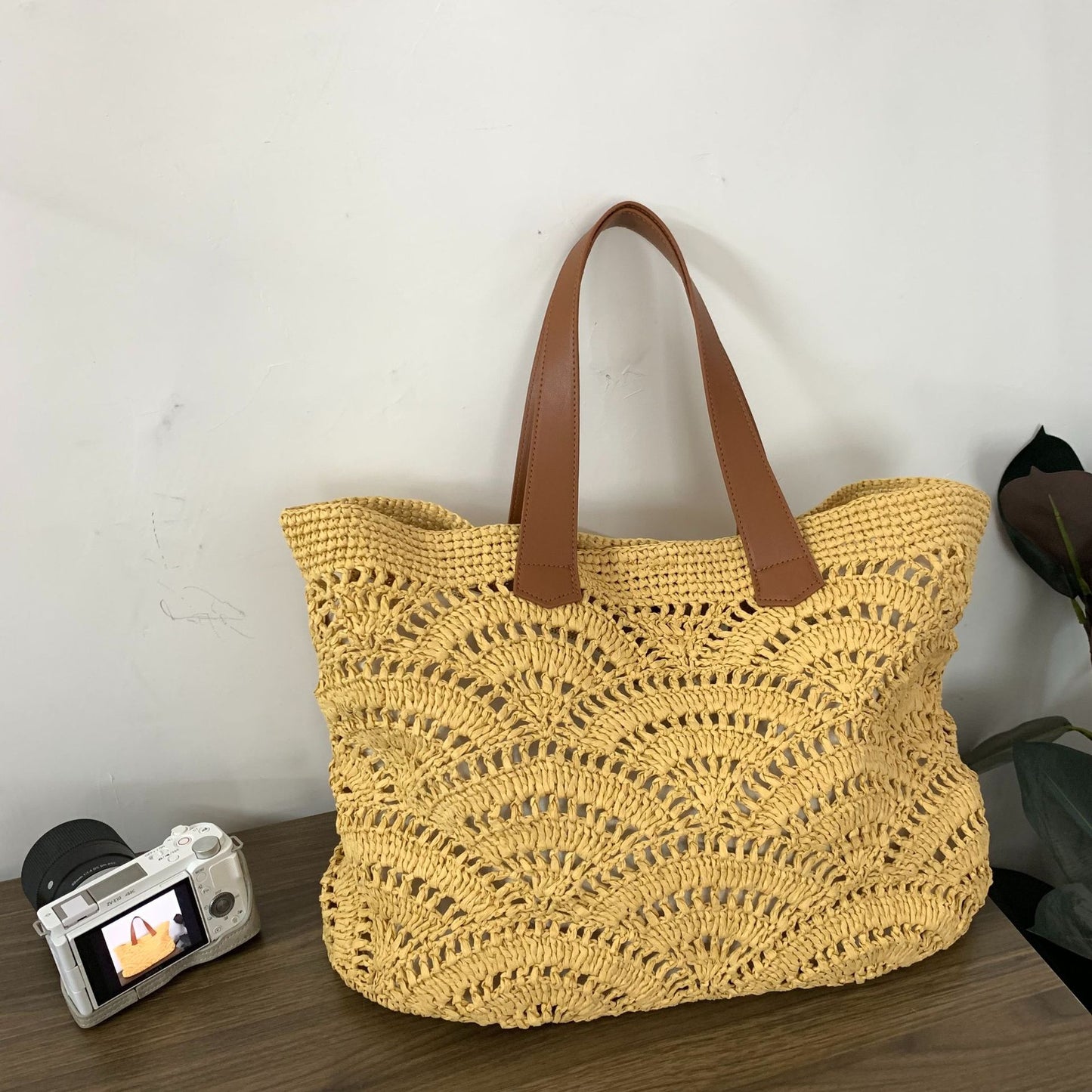 Handgewebte Makramee-Tasche mit Ledergriffen Brehn