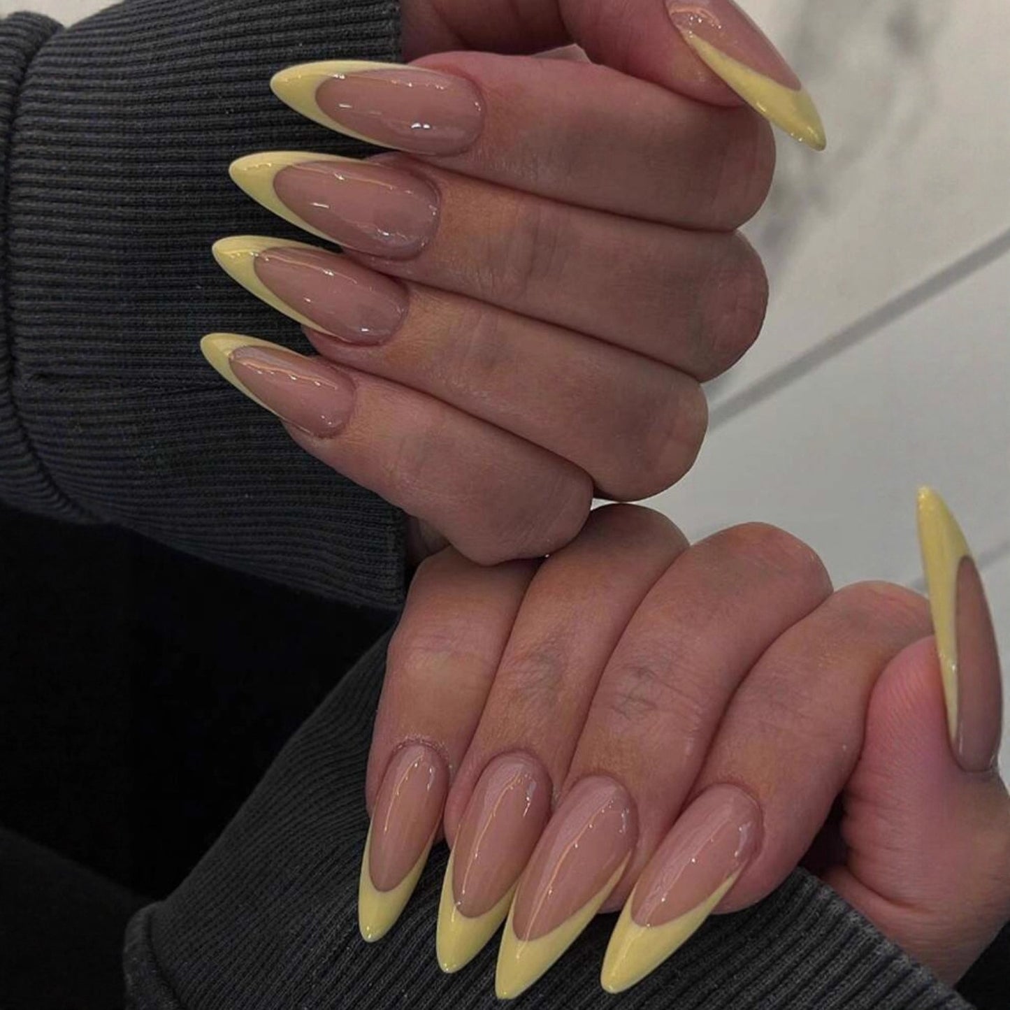 Kunstnagelset mit eleganten Neonspitzen Brehn