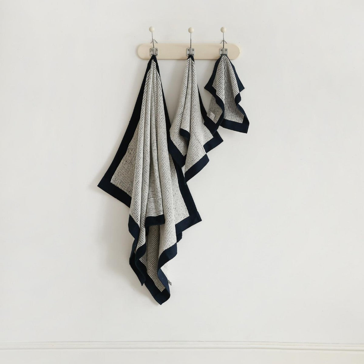 Dreiteiliges Frottier-Handtuchset Duschtuch Handtuch Gästetuch mit Blattjacquard