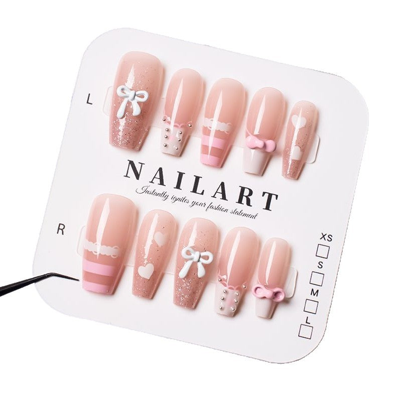 Dekoratives Press-On Nail Set mit Schleifen- und Herzdesigns Brehn