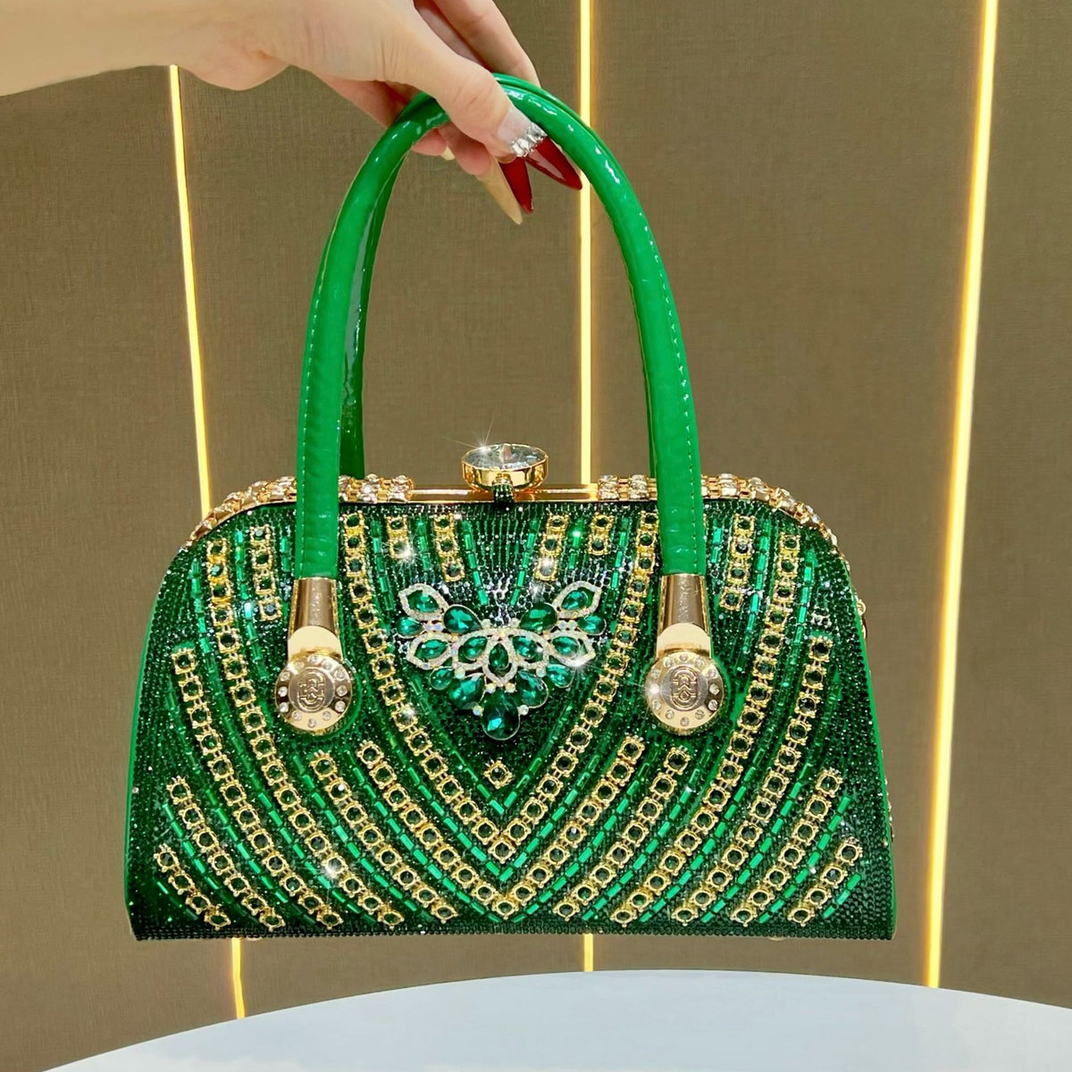 Dekorative mit Strass besetzte Abendhandtasche