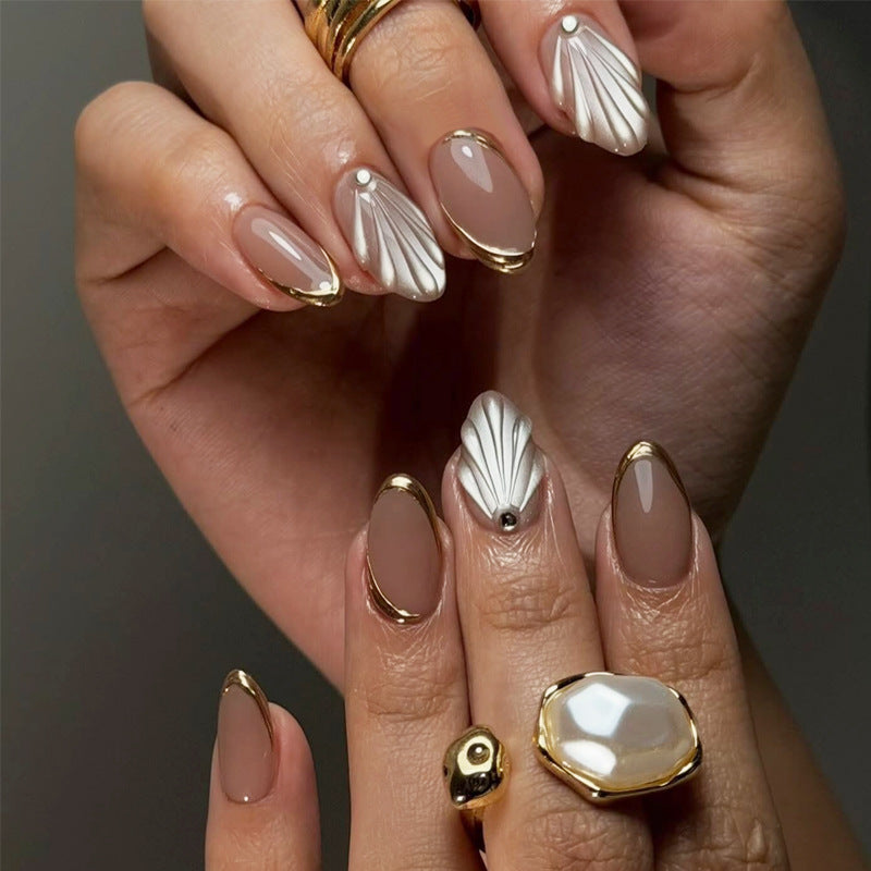 Elegantes Press-On-Nagelset mit metallischen Akzenten Brehn
