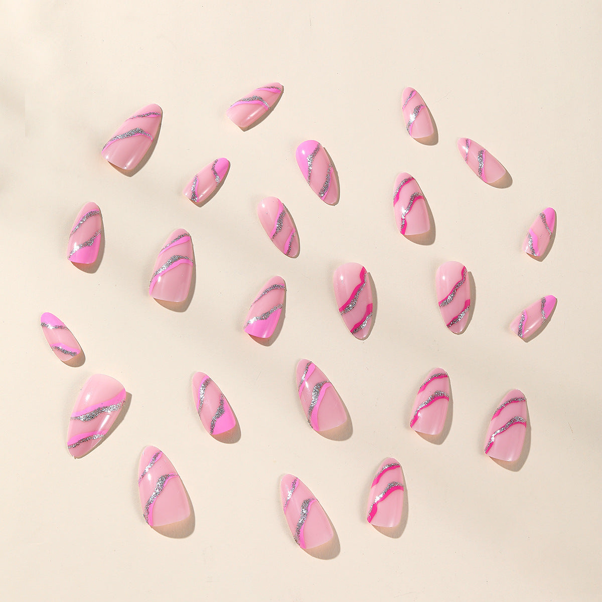 Stylische Glitzer-Stiletto-Nagelkunst Brehn