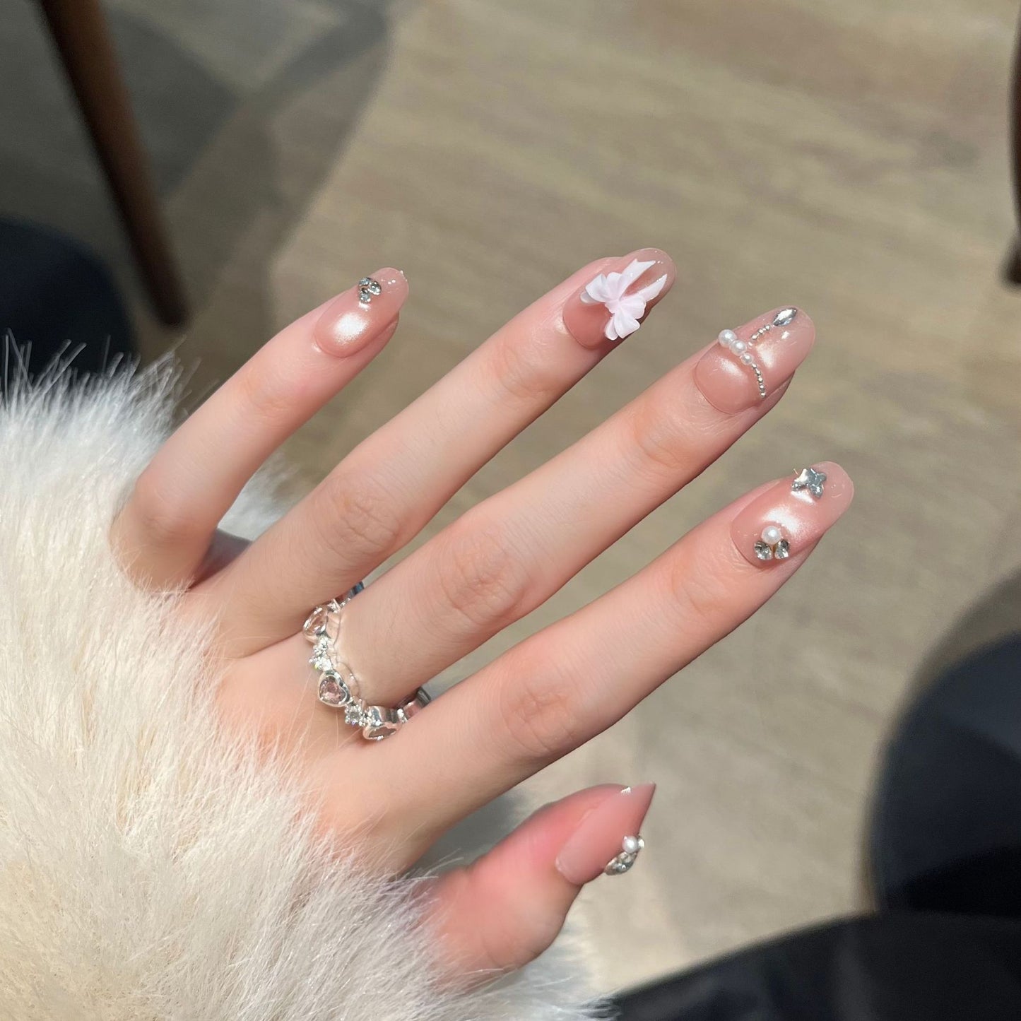 Dekorative Rhinestone Nagelkunst Verlängerungen Brehn