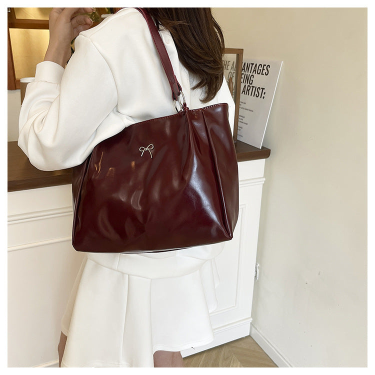 Elegante Glänzende Hobo-Handtasche Brehn