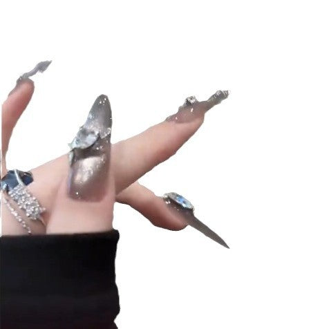 Glamouröse Kunstnägel mit Strassakzenten Brehn