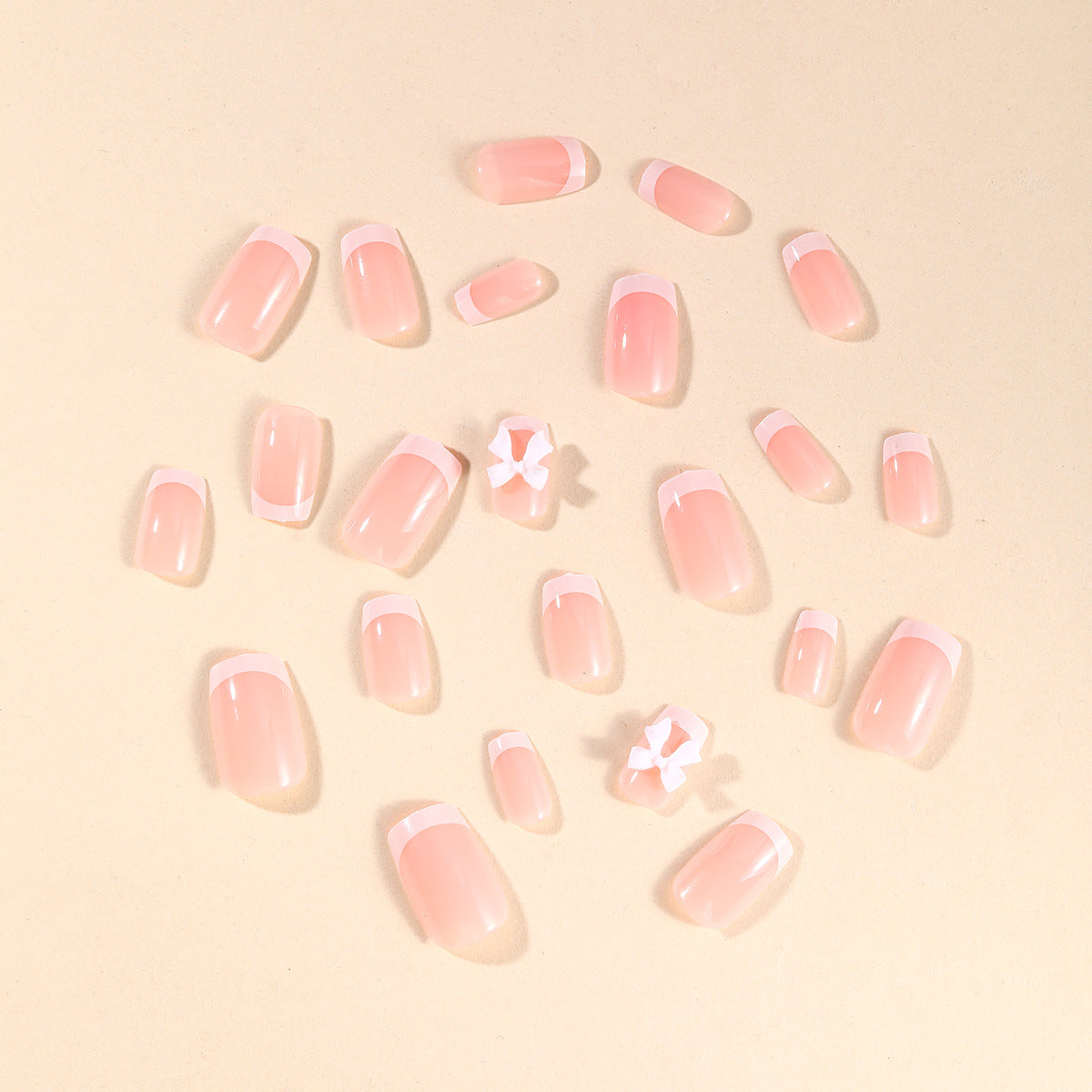 Elegante French Tip Nagelkunst mit Bow Verzierungen Brehn