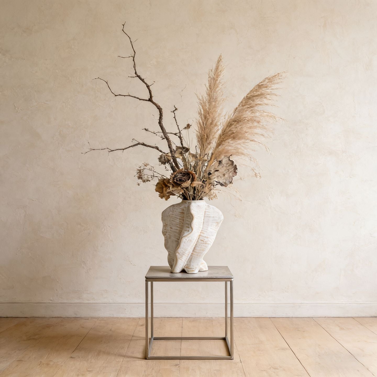 Skulptural Keramische Gerippte Wellen Torso Knauf Vase
