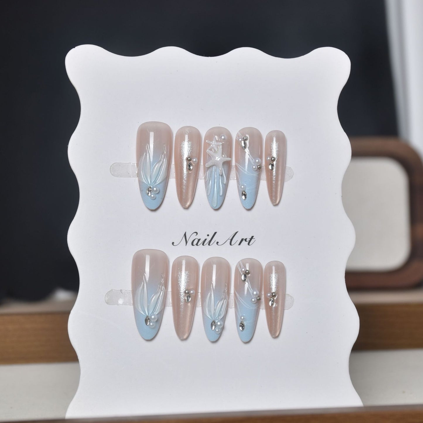 Dekoratives Langes Stiletto Crystal-Besetztes Press-On Nagelset Brehn