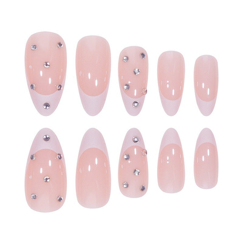 Elegante Kunstnagelspitzen im glamourösen French Design Brehn