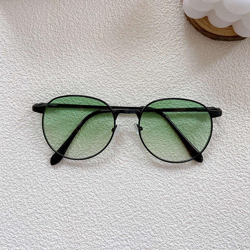 Modische Sonnenbrille mit Rundem Rahmen und Filigranem Design Brehn