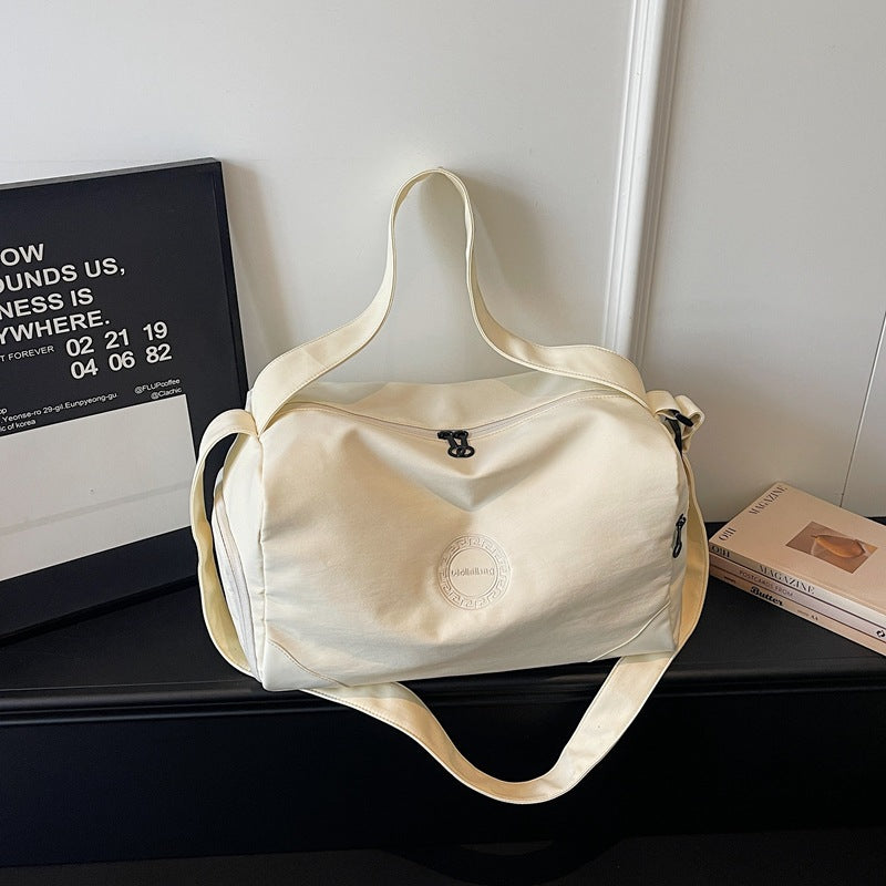 Stylische Reis-Duffle mit mehreren Taschen