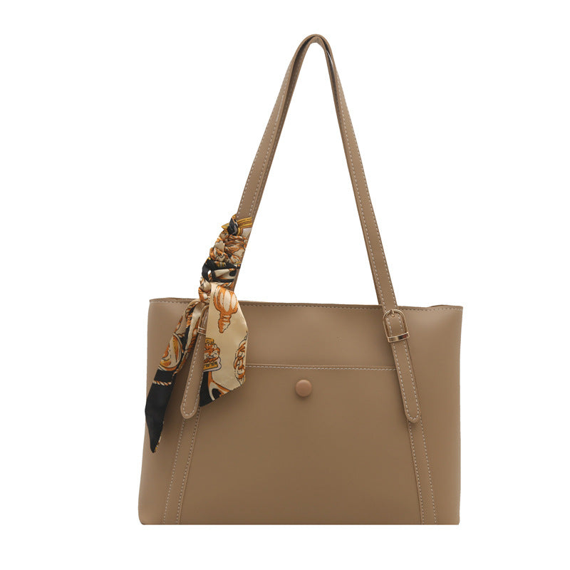 Elegante strukturierte Tote-Bag mit Schal-Detail
