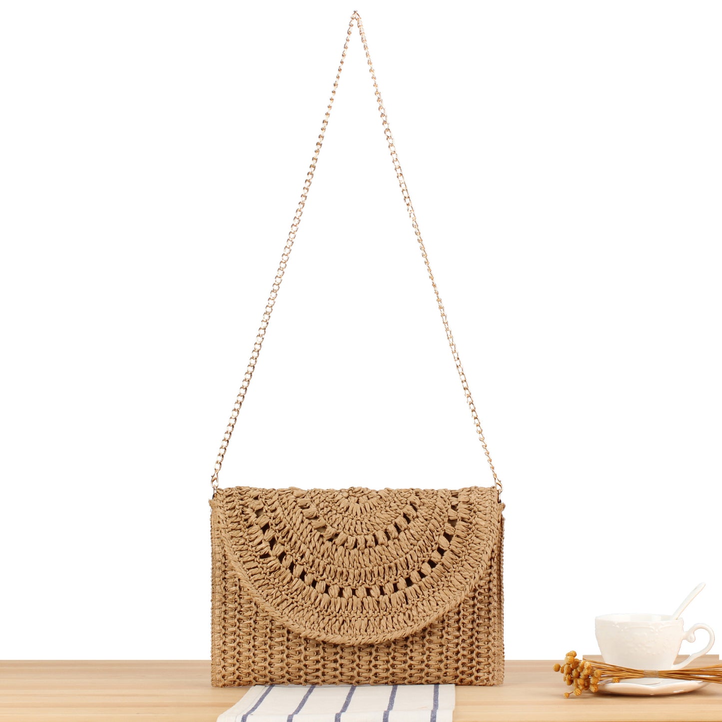 Handtasche Aus Geflochtenem Bast mit Eleganter Kettenverzierung Brehn