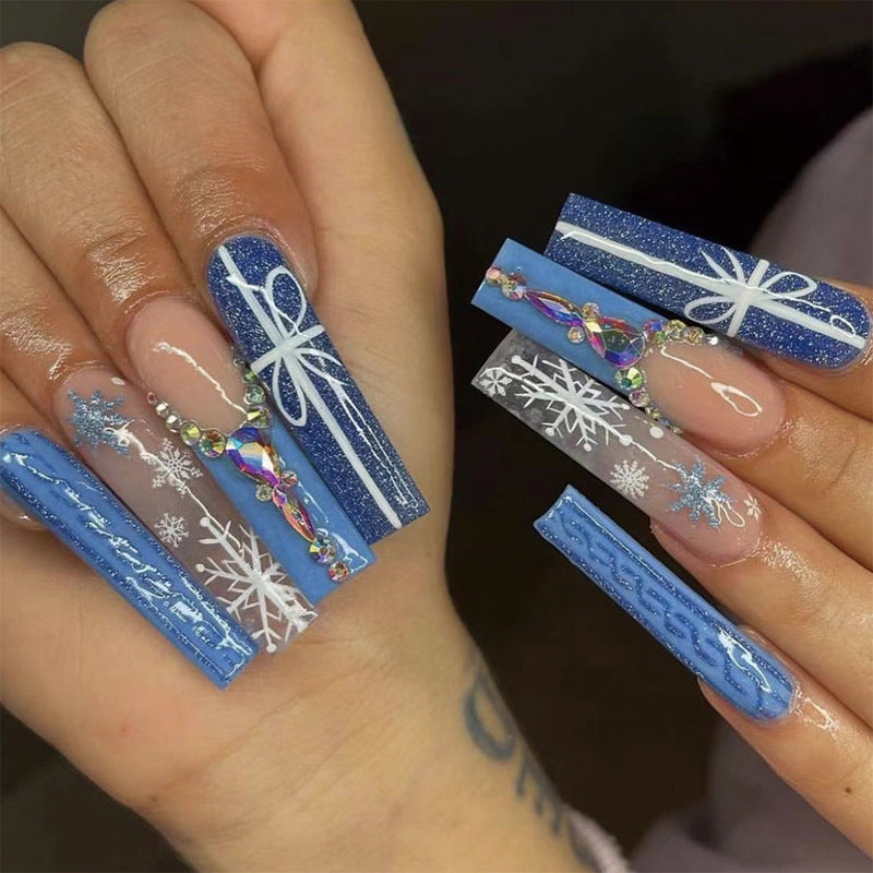 Kunstvolle Nagelkunst mit floralem 3D-Design Brehn