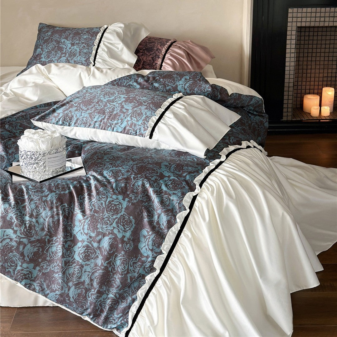 Wendbares Luxus-Bettwäscheset aus Baumwollsatin mit gerafftem Volant, floraler Jacquard-Innenseite und kontrastierender Samt-Paspel