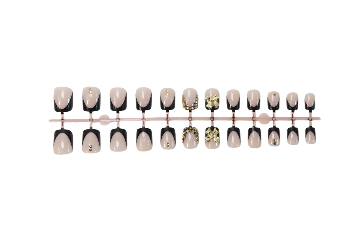 Kunstnagelset mit eleganten Schwarzspitzen und glitzernden Akzenten Brehn