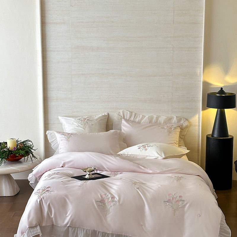 Besticktes wendbares Satin-Bettbezug-Set mit dekorativen Kissenbezügen