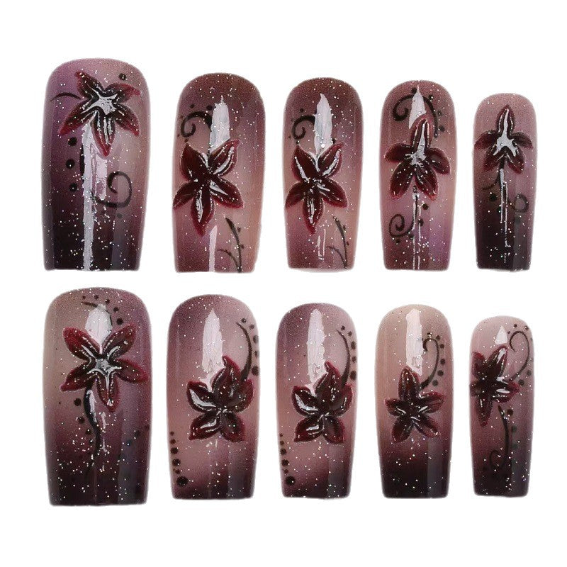 Kunstnägel mit floralen Akzenten Brehn