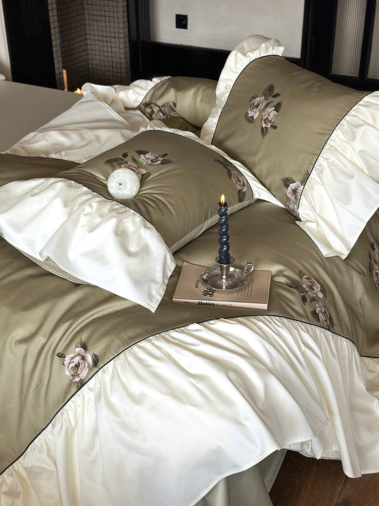 Luxuriöses Satin-Bettwäsche-Set mit Blumenstickerei und Rüschen