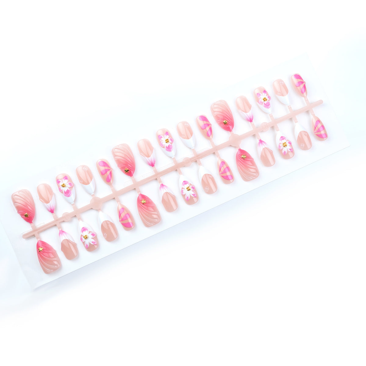 Kunstnagelset mit floralen und eleganten Akzenten Brehn