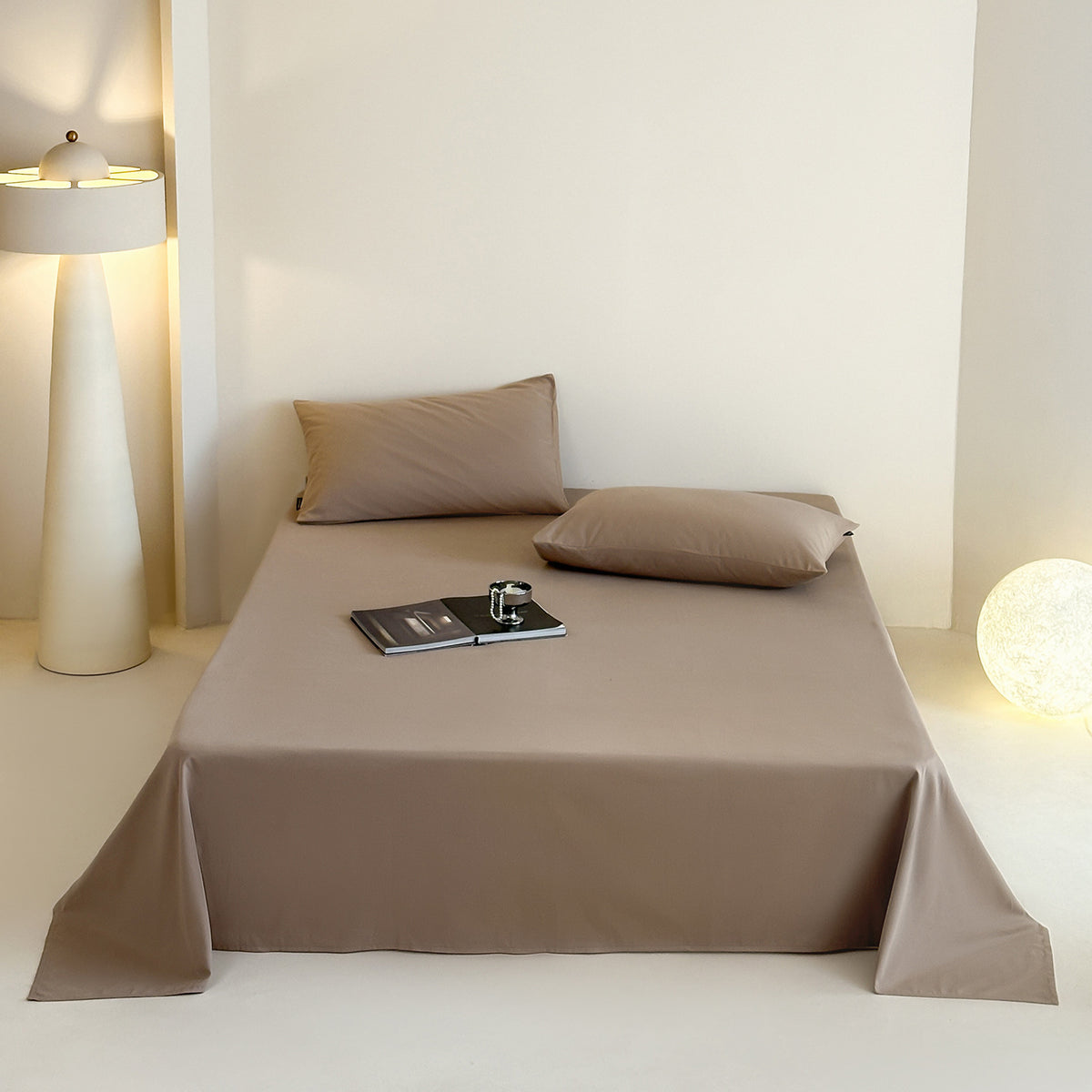 Feines Baumwollsatin-Bettlaken- und Kissenbezugs-Set mit glattem Fall und hochwertiger Webung