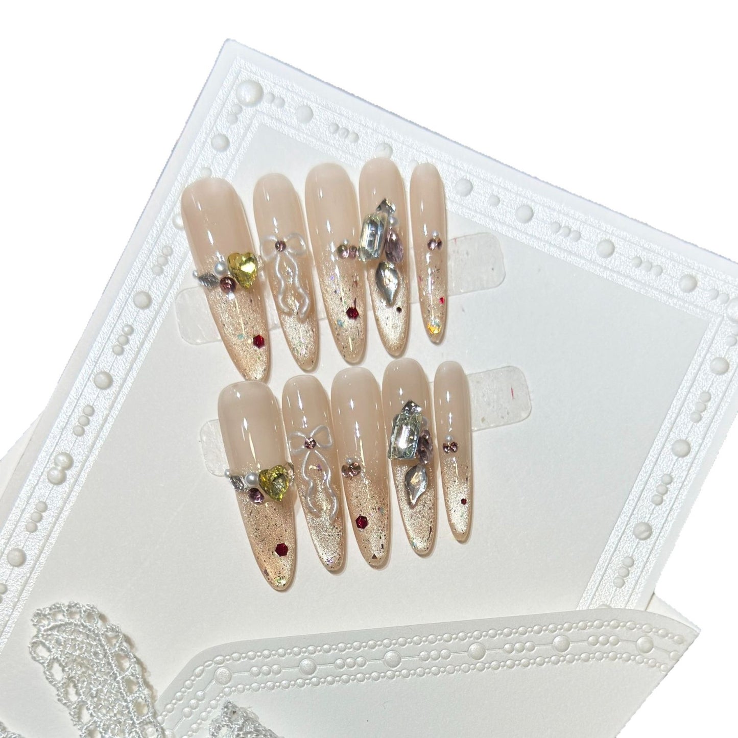 Dekoratives Stiletto-Nagelkunst-Set mit Edelstein-Akzenten Brehn
