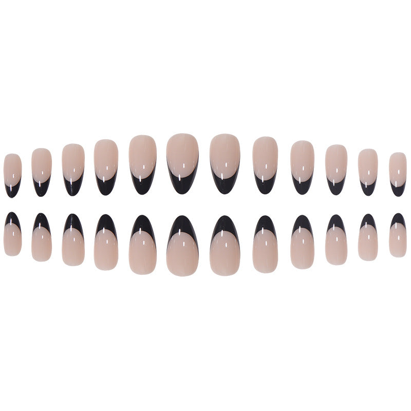 Stylisches French Tip Nagelkunst Brehn