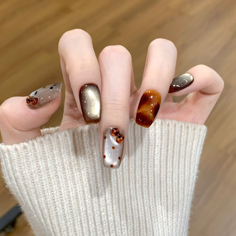 Künstlerisches glänzendes Press-On Nail Set mit Verzierungen Brehn