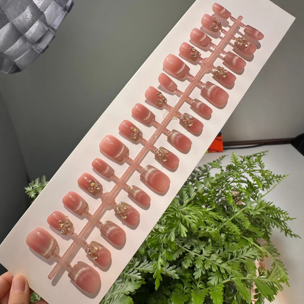 Elegante dekorative Press-On-Nagelkollektion Brehn