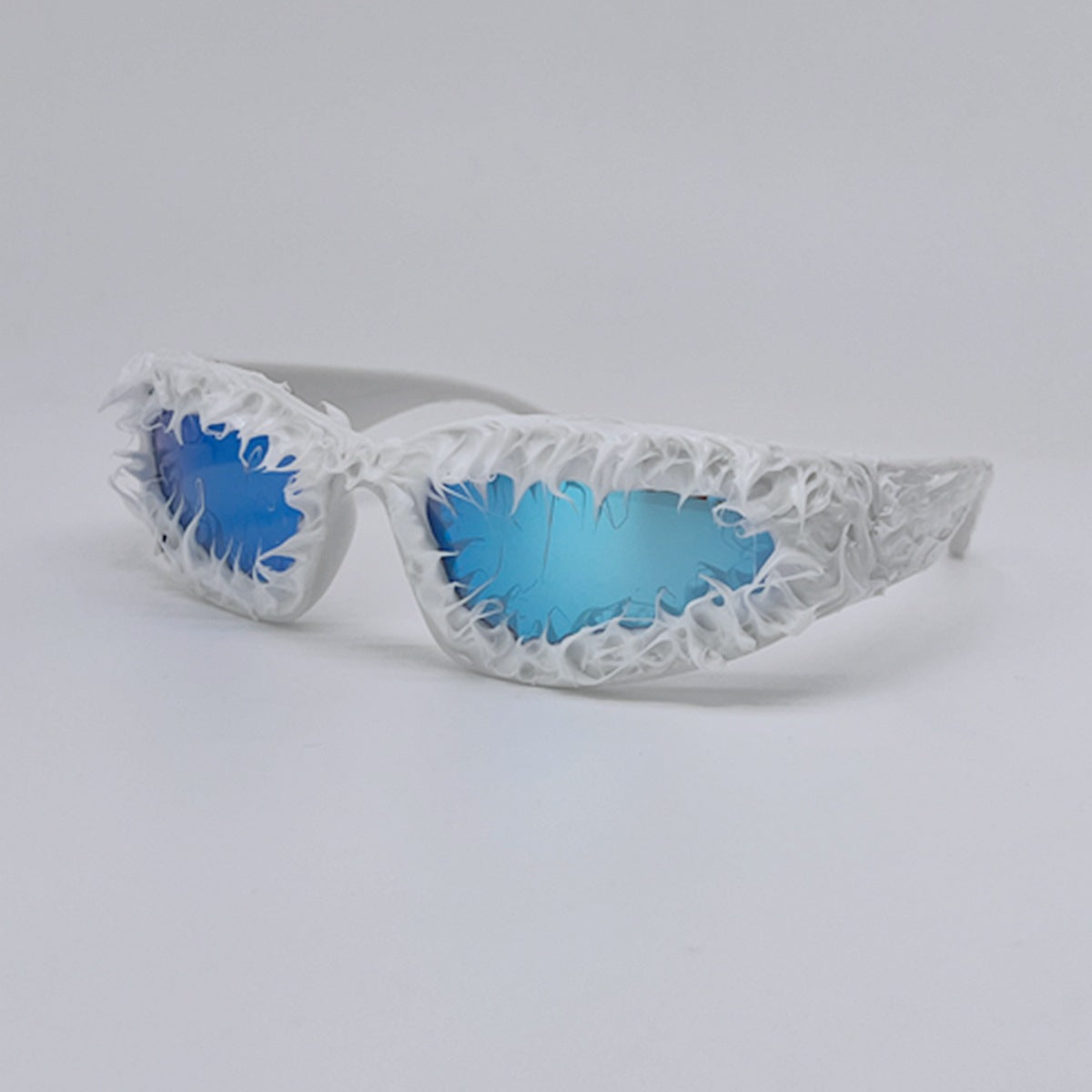 Damen futuristische Sonnenbrille im avantgardistischen Design Brehn