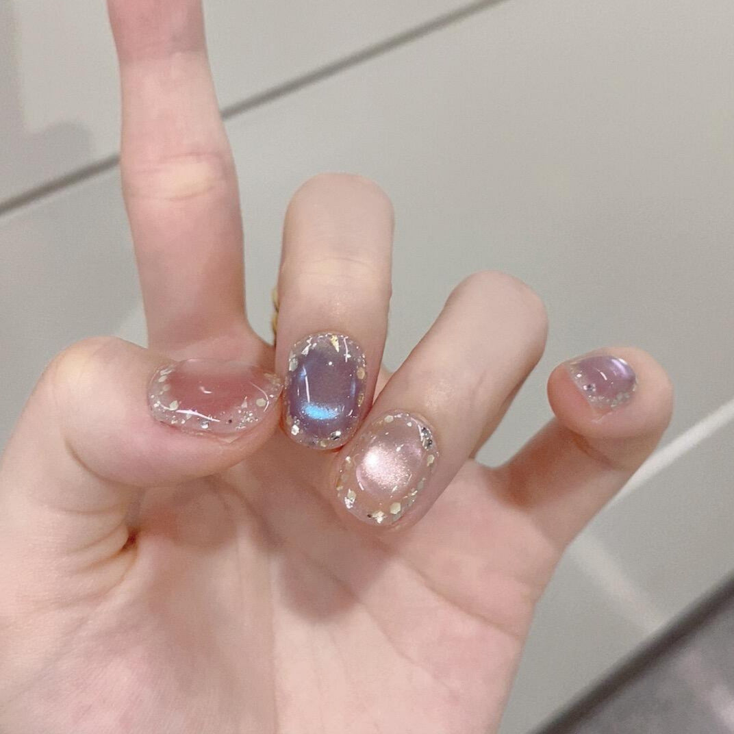 Künstliche Kunstnägel mit Schimmernden Effekten und Eleganten Glitzerakzenten Brehn