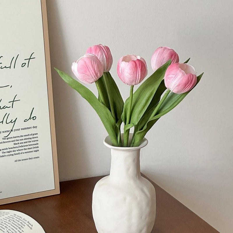 Dekorativer künstlicher Tulpenstrauß