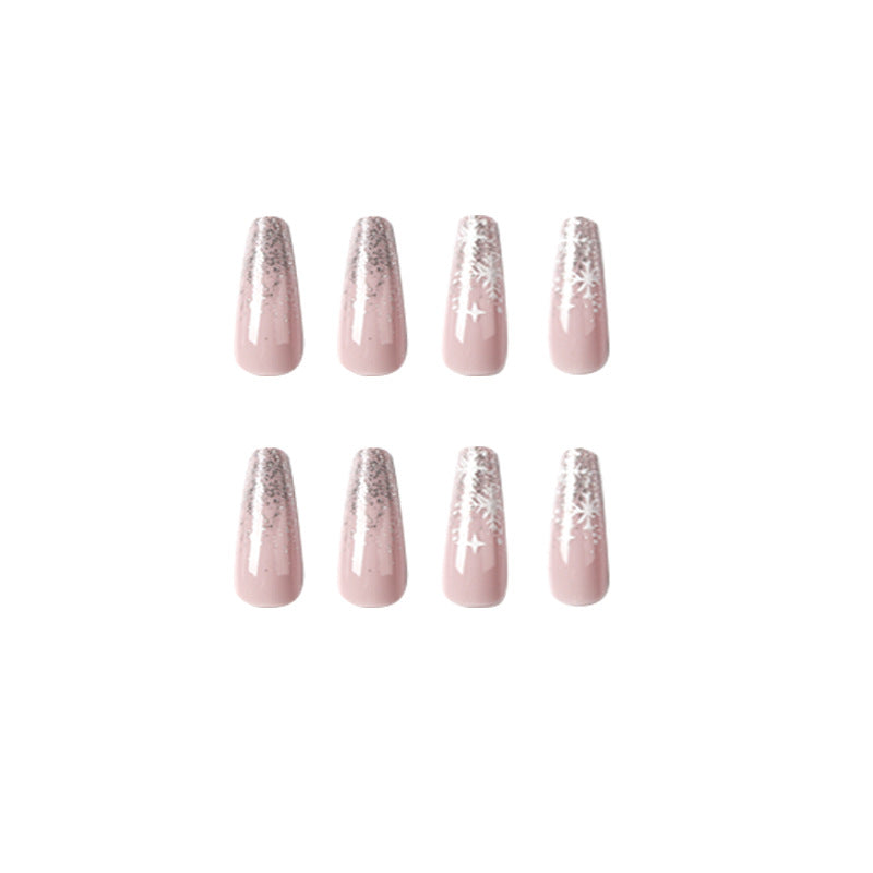 Kunstvolle Nagelkunst im Winterdesign mit Glitzer und Schneeflocken Brehn