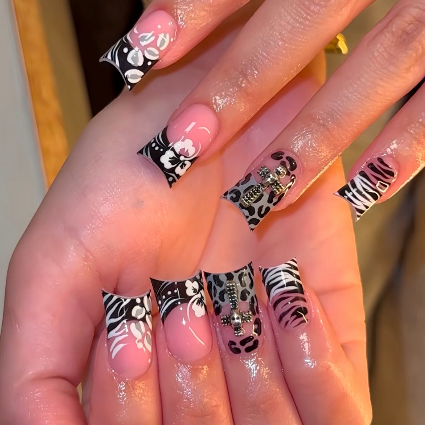 Künstlerische 3D-Blumen Press-On Nagelverlängerungen Brehn