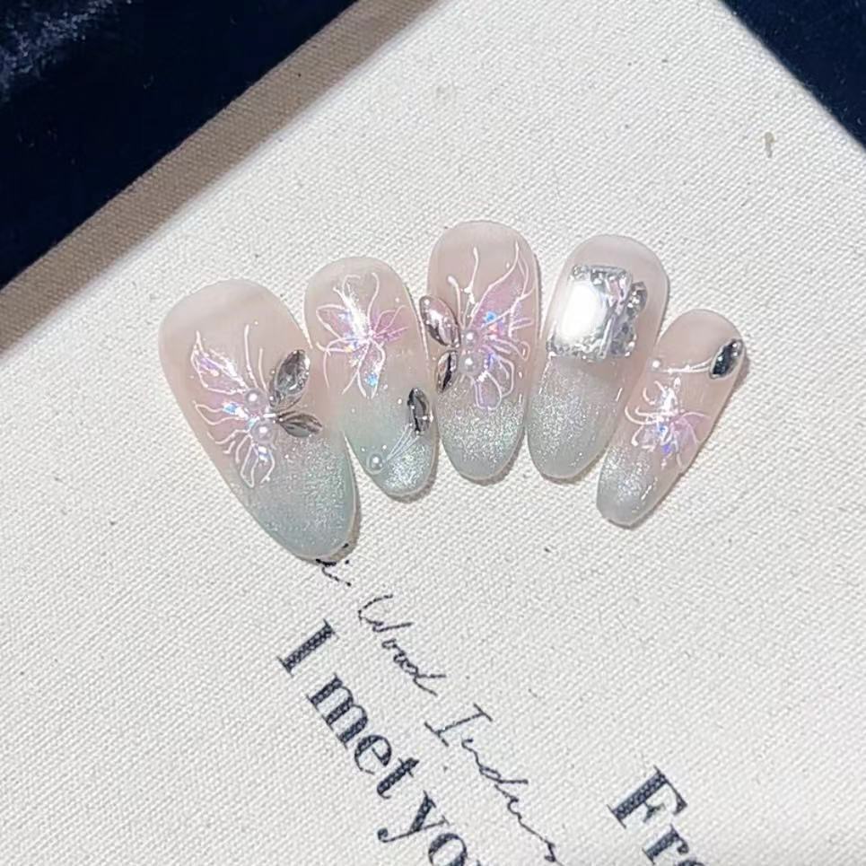 Elegantes Schmetterlings-verzierte Press-On Nagelset Brehn