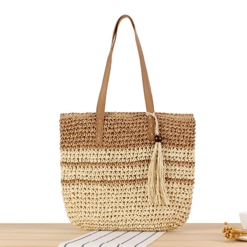 Handtasche Aus Geflochtenem Naturmaterial mit Dekorativem Quastenanhänger Brehn