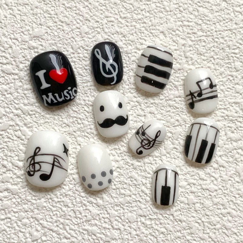 Themenhafte Press-On Nagelkunst Brehn