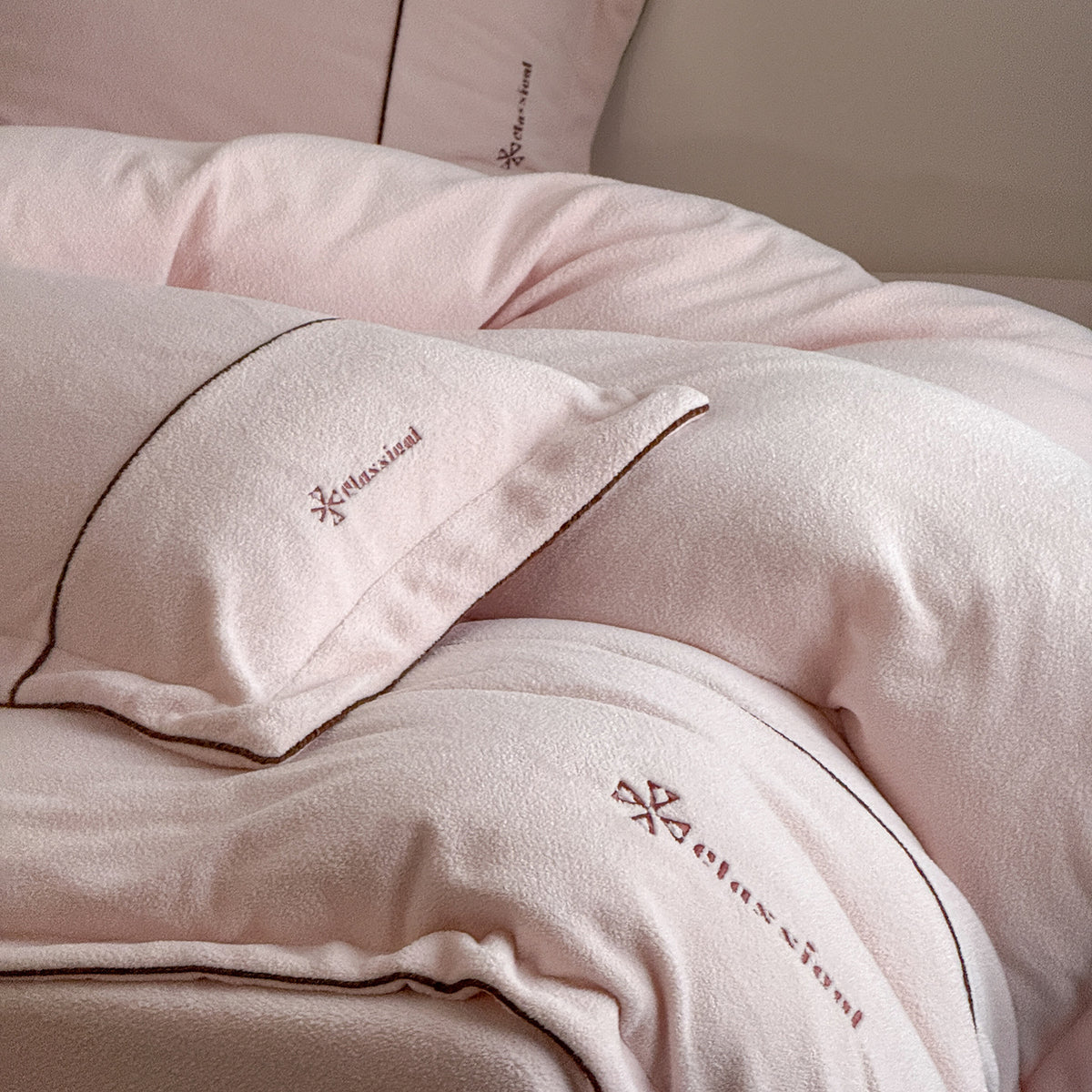 Luxuriöses Bouclé Bettbezug- und Kissenbezug-Set mit kontrastierender Paspelierung