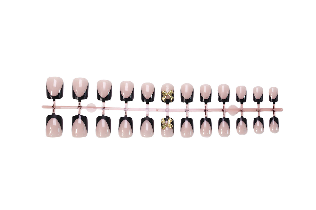 Kunstnagelset mit stylishen und eleganten Schwarz-Spitzen Brehn