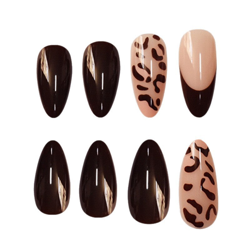 Elegante Stiletto Press-On Nägel mit Tierdruckdesign Brehn
